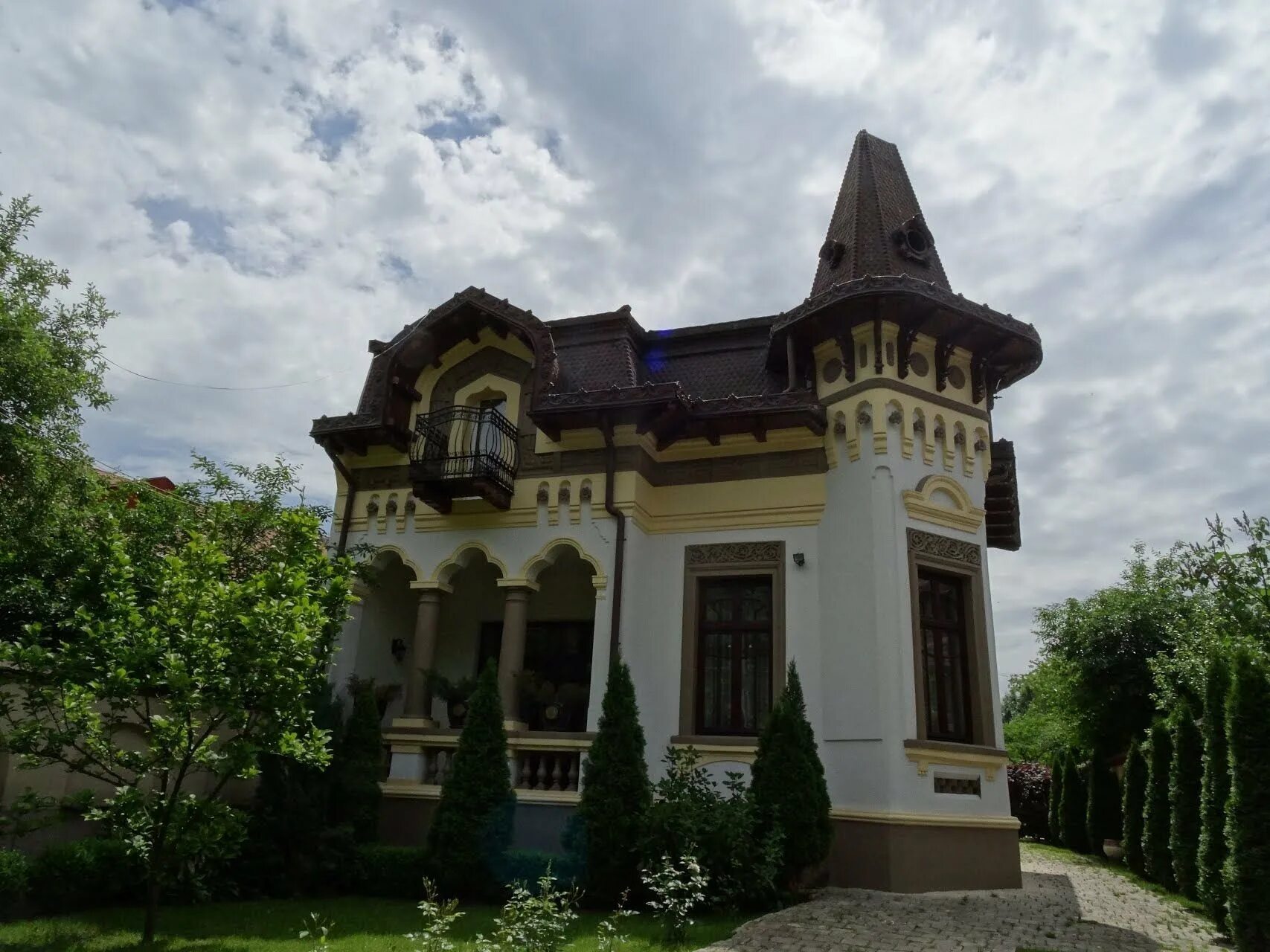Недвижимость в румынии. Дом в румынии. casa ovidiu румыния. дом в молдавском стиле. дом в румынском стиле.