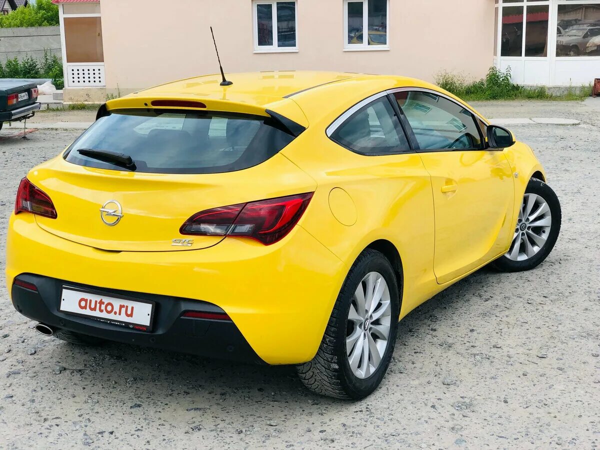 Дром купить опель. Opel GTC J желтый.