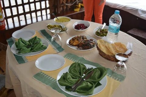 Serving table
