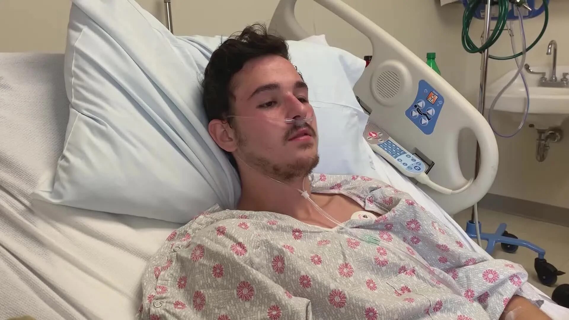 Первые электронные сигареты. Электронная сигарета с лицами. Парить электронную сигарету. Взрывание электронных сигарет. Лицо от вейпа.