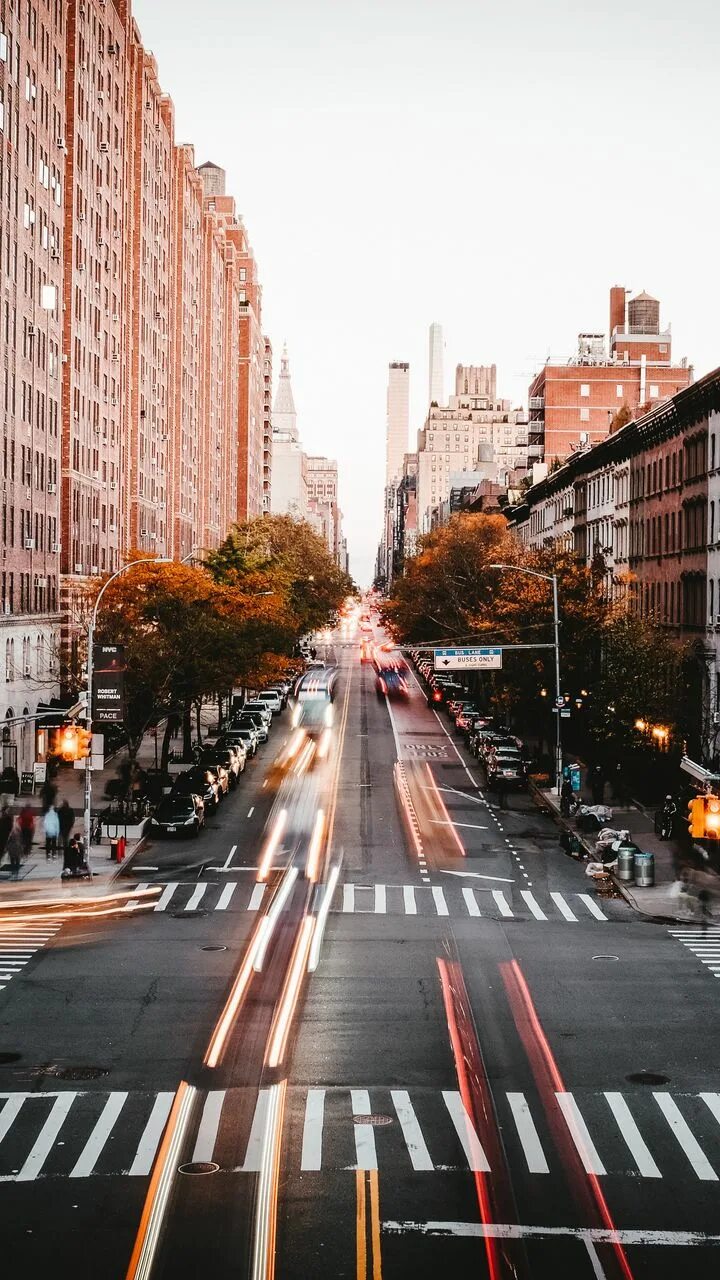 Фон город. Светофор в городе. Фон движение размытость. Размытый фон улица. Размытый городской пейзаж.