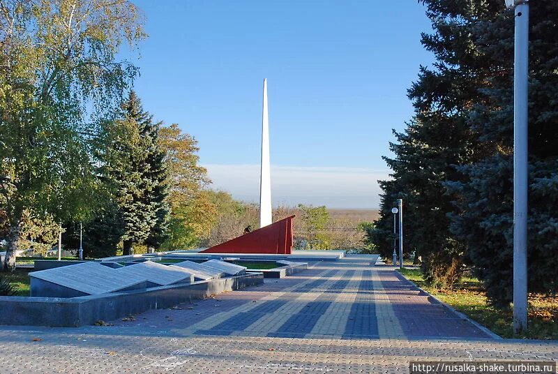 Аксай ростовская. Площадь героев Аксай. Аксай Ростовская область. Аллея героев Аксай. Парк в Аксае Ростовской области.