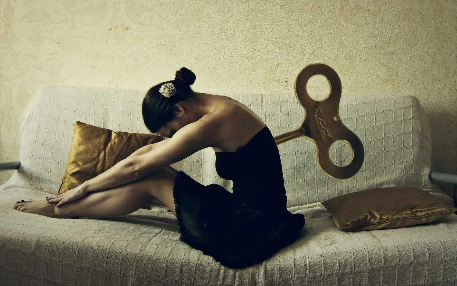 Состояние ничего. Одним бог дал крылья а другим. Состояние ничего. Когда ничего не хочется цитаты. Девушка без сил.