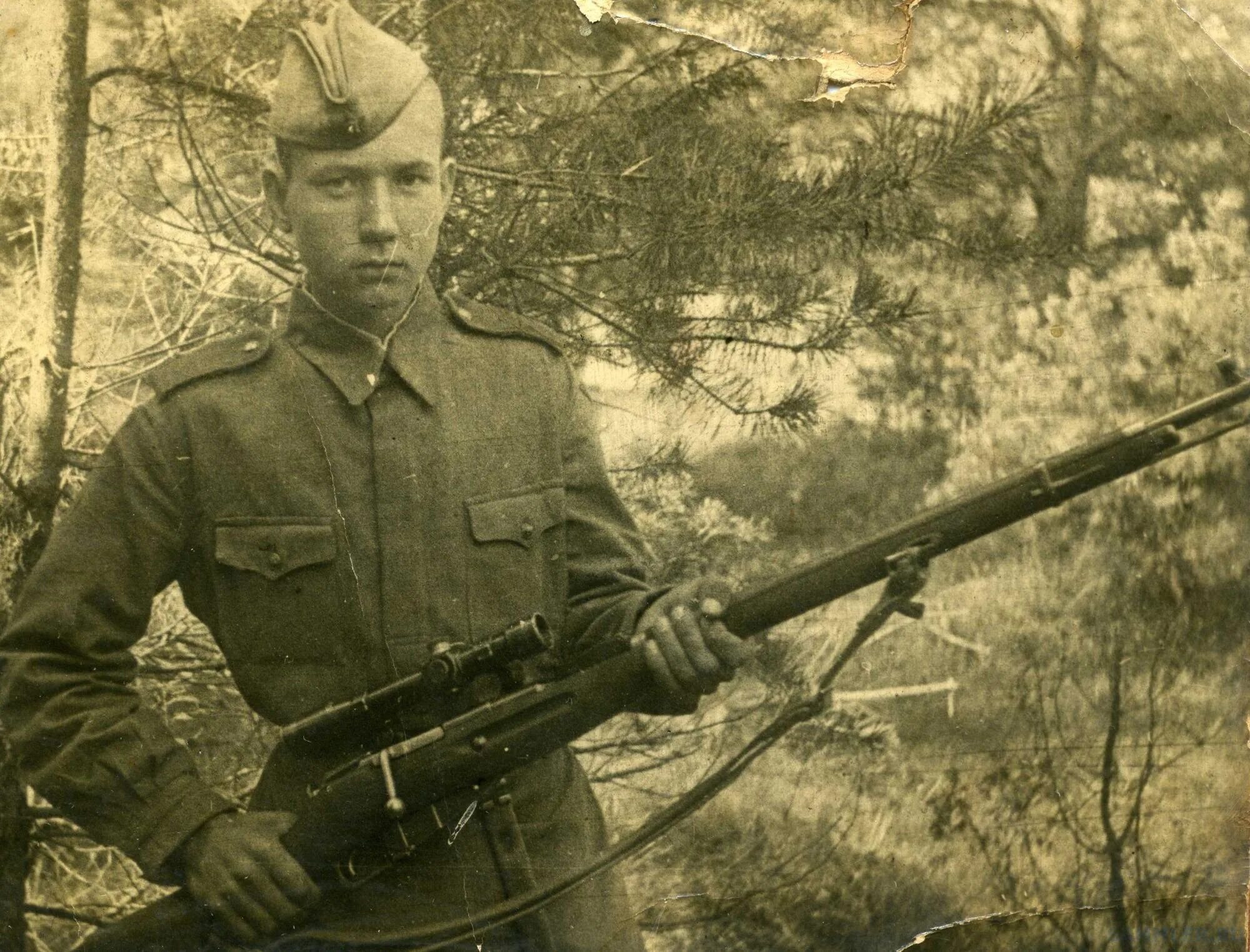 Салбиев владимир гаврилович снайпер. Снайперы великой отечественной войны. Русский снайпер ркка 1941. Снайпер ркка 1941. Снайпер 1943.