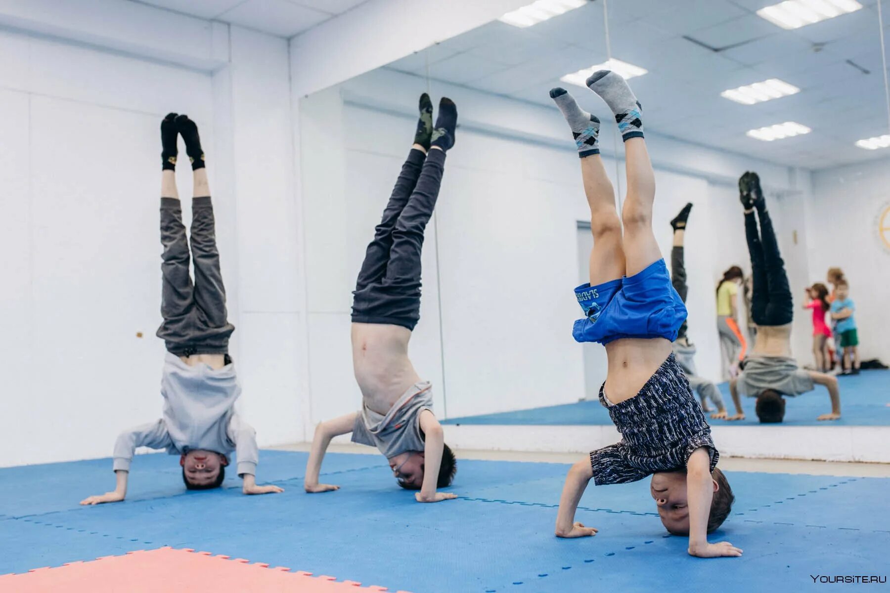 Спортивная акробатика для детей. Акробатика тренировка. Акробатика дети тренировка