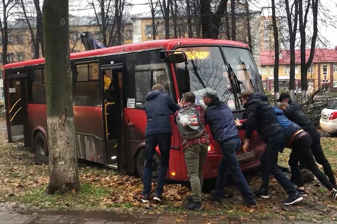 Автобус мем. Bus simulator 16 level 1. Маршрутка 11 одинцово. Доедем быстро автобус. Доедем быстро автобус.