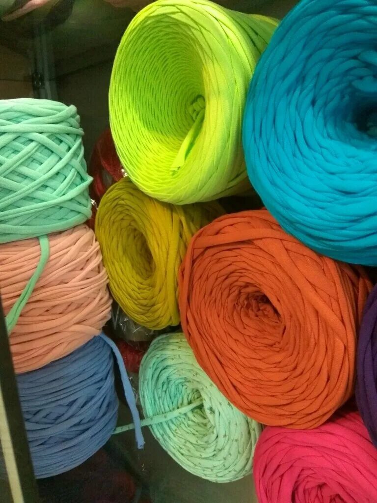 Где продается пряжа. Пряжа дешевая. Выгодно ли продавать пряжу для вязания. Отдам нитки для вязания. Пряжа ижевск.