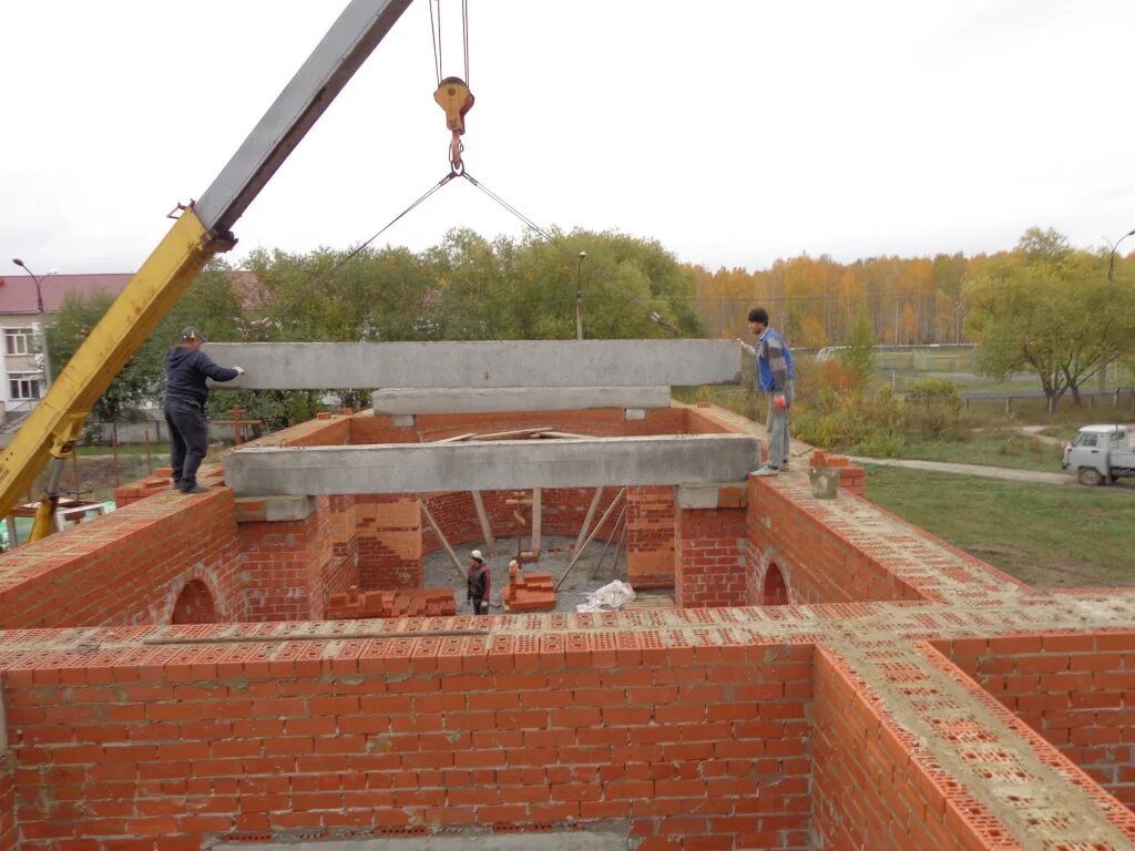 фундамент из керамических блоков. плиты перекрытия в здании. плита перекрытия 1 этажа. плита перекрытия 1 этажа. плиты перекрытия кирпичный дом.