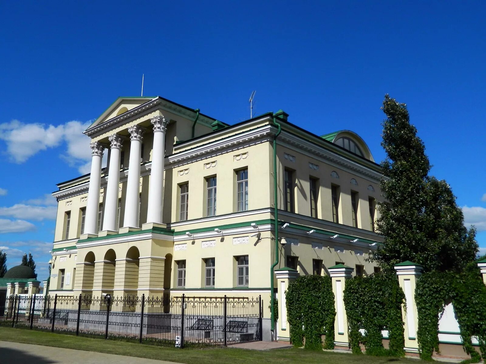 Тюмень здания и сооружения тюмени. Благородное собрание тюмень. дом благородного собрания тюмень. блогородного собрания домтюмени. дом губернатора тюмень дом благородного собрания.