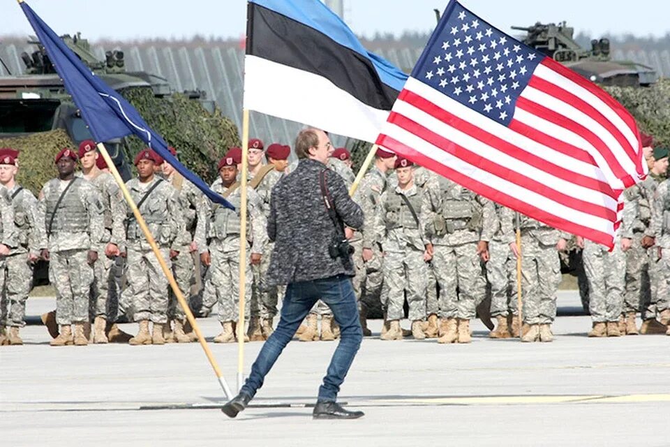 Нато в 99. Войска НАТО В Эстонии. НАТО В Прибалтике. База НАТО В Прибалтике. База НАТО В тапа Эстония.