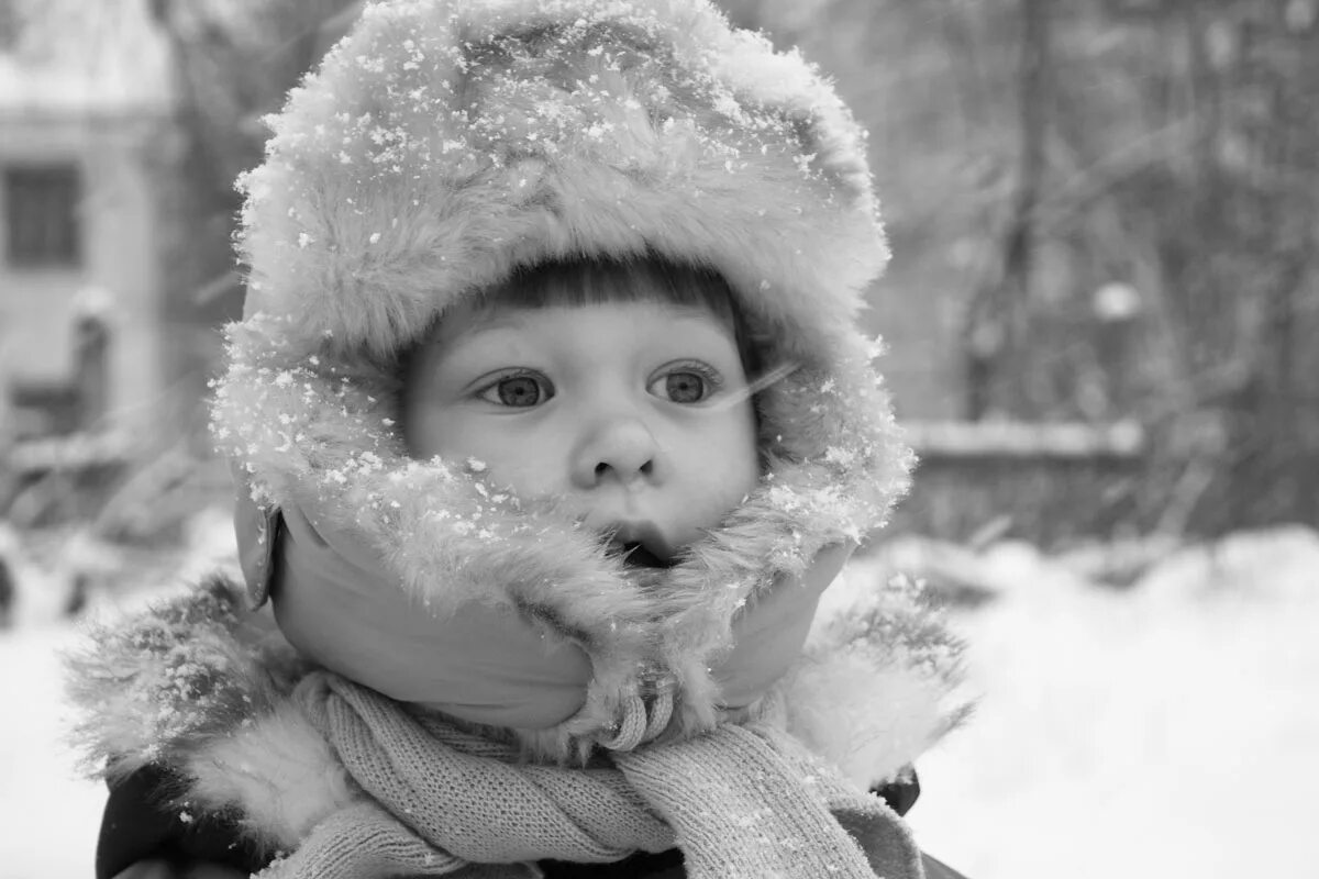 Первый снег детям. Зима для детей. Дети в снегу. Дети зимой. Первый снег дети.