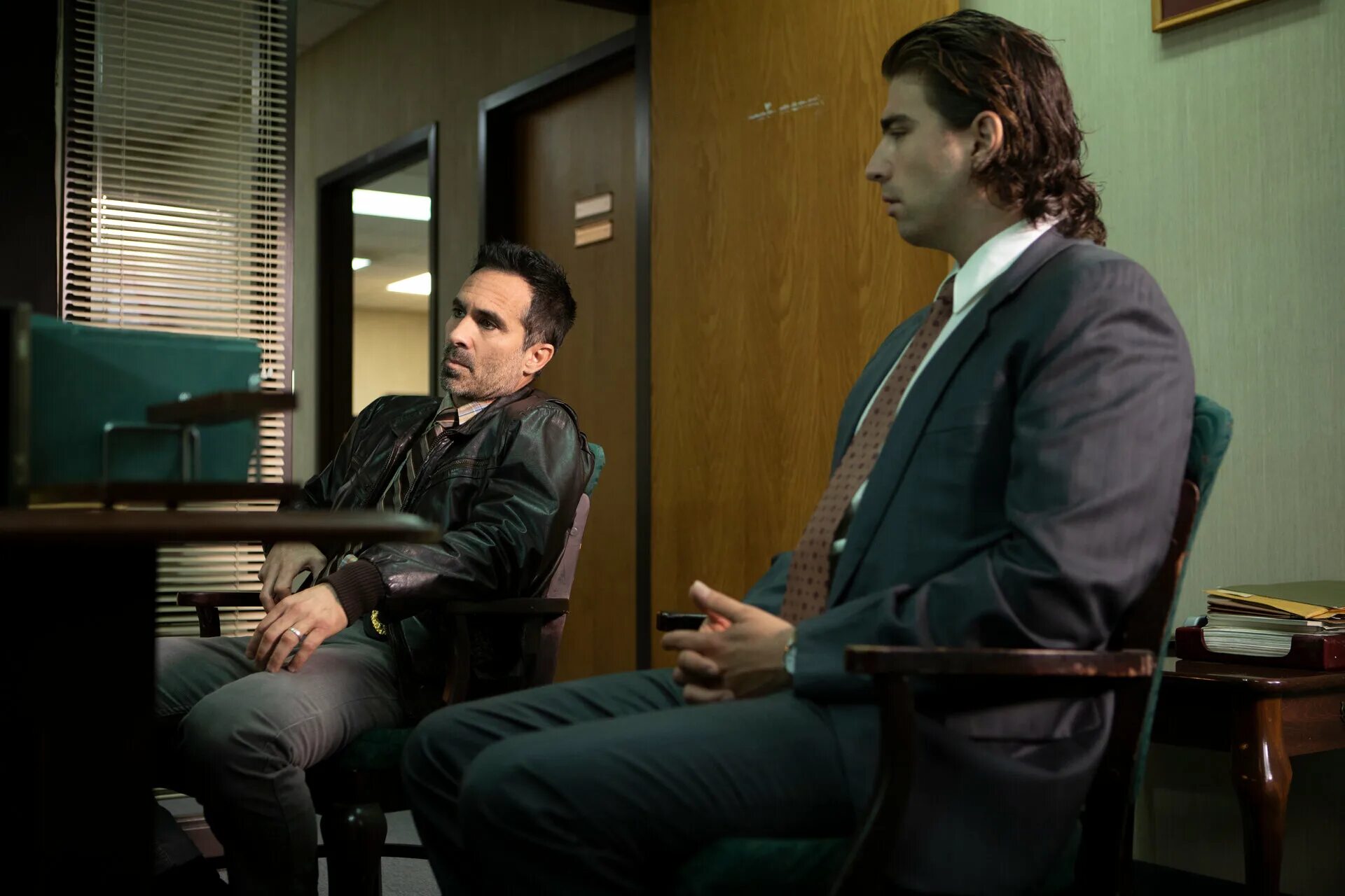 Ма дон-сок гангстер коп и дьявол. Бандит сюжет. Гилберт галван младший. Бандит сюжет. Жмурки панин и дюжев.