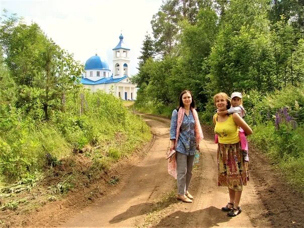 Барахолка новгородская область. Мошенское Новгородская область. Село Мошенское Новгородской области. Церковь в Платаново Мошенского района. Красивые места в Мошенском районе Новгородской области.