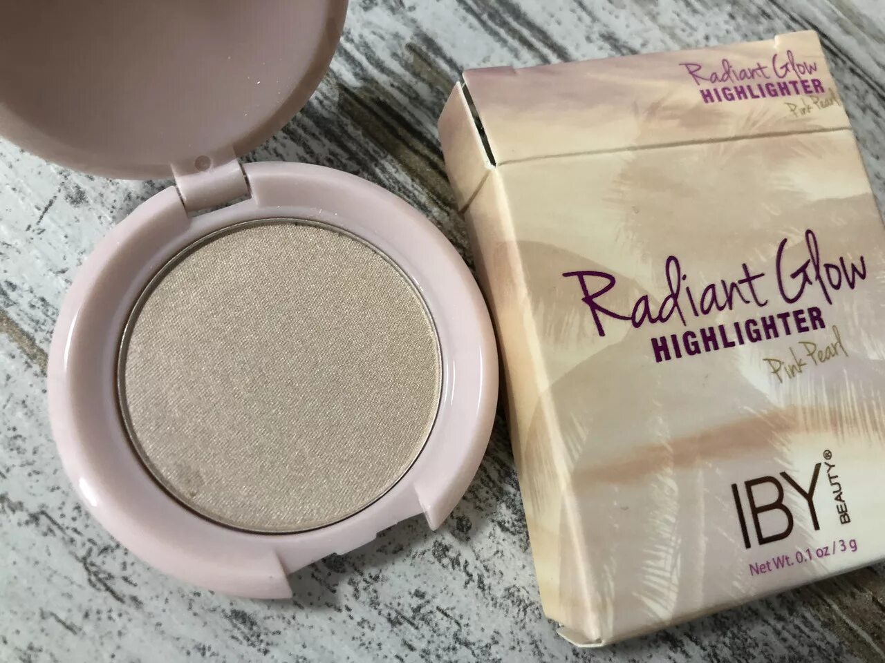 Pure radiance glowrizer for primer купить. Radiant glow. Хайлайтер перламутровый розовый зеленый. Radiant glow. Масло спрей для тела.