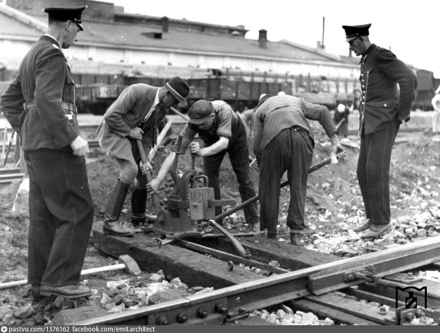 Операция железная дорога. Северная железная дорога 1941. Путейцы в Великую отечественную войну. Обходчик железнодорожных путей 1945г. Путейцы в годы войны 1941-1945.