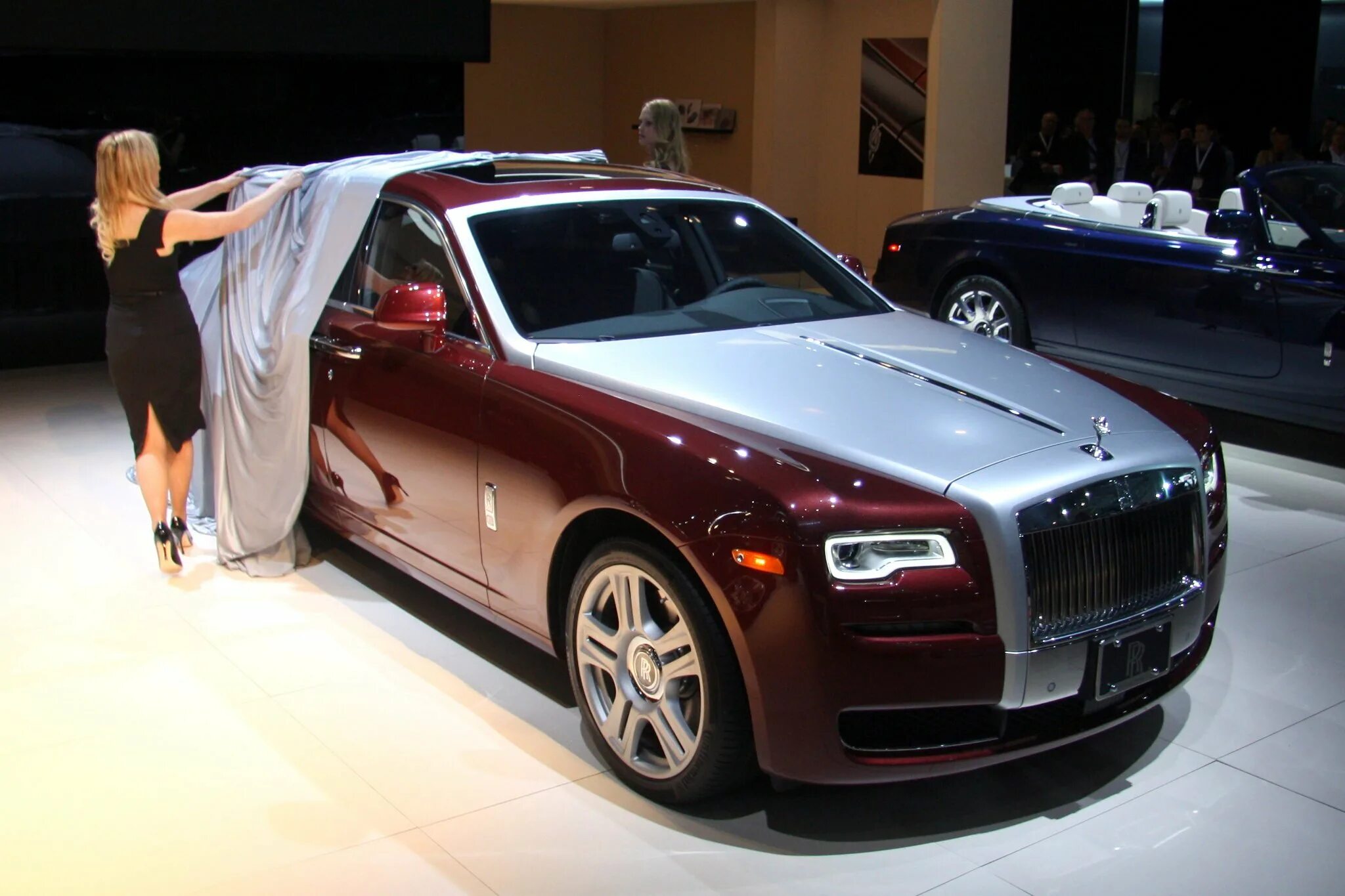 Звезды дороже чем ролс ройс. Роллс Ройс 2022. 2015 Rolls-Royce Ghost Series II. Роллс Ройс последняя модель 2022. Машина Ханны Роллс Ройс.