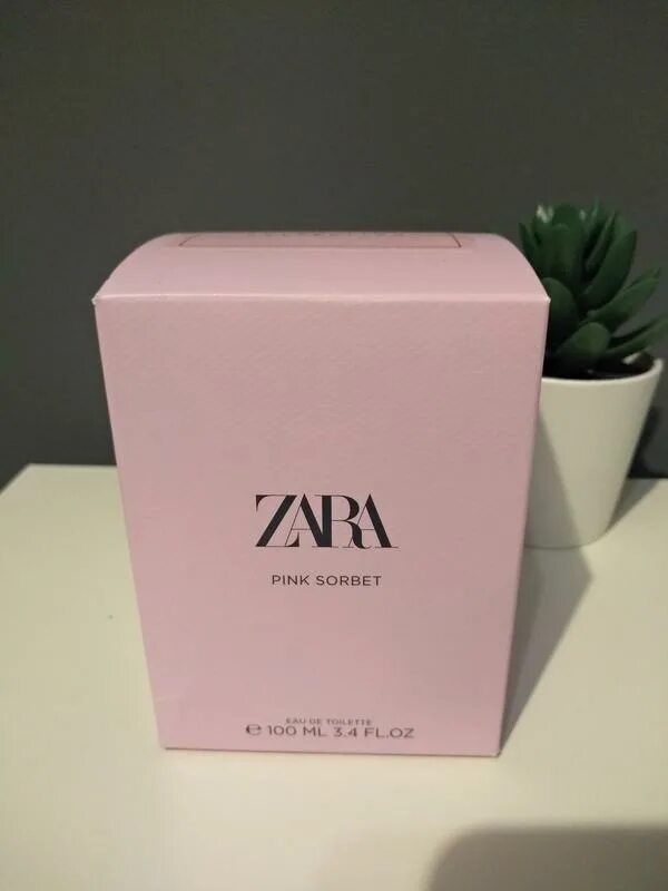 Духи розовая коробка. Zara Pink Parfum. Zara Парфюм Rose Pink. Zara femme духи коробка. Zara духи розовый флакон.