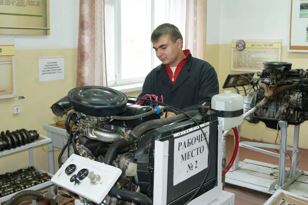 Колледжи ремонт и обслуживание автомобилей. Техническое обслуживание и ремонт автомобильного транспорта. Техническая эксплуатация машин и оборудования. Мастер по ремонту и обслуживанию машинно-тракторного парка. Учебные заведения автомеханика.