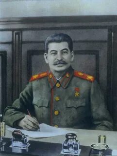 Сталин выглядывает