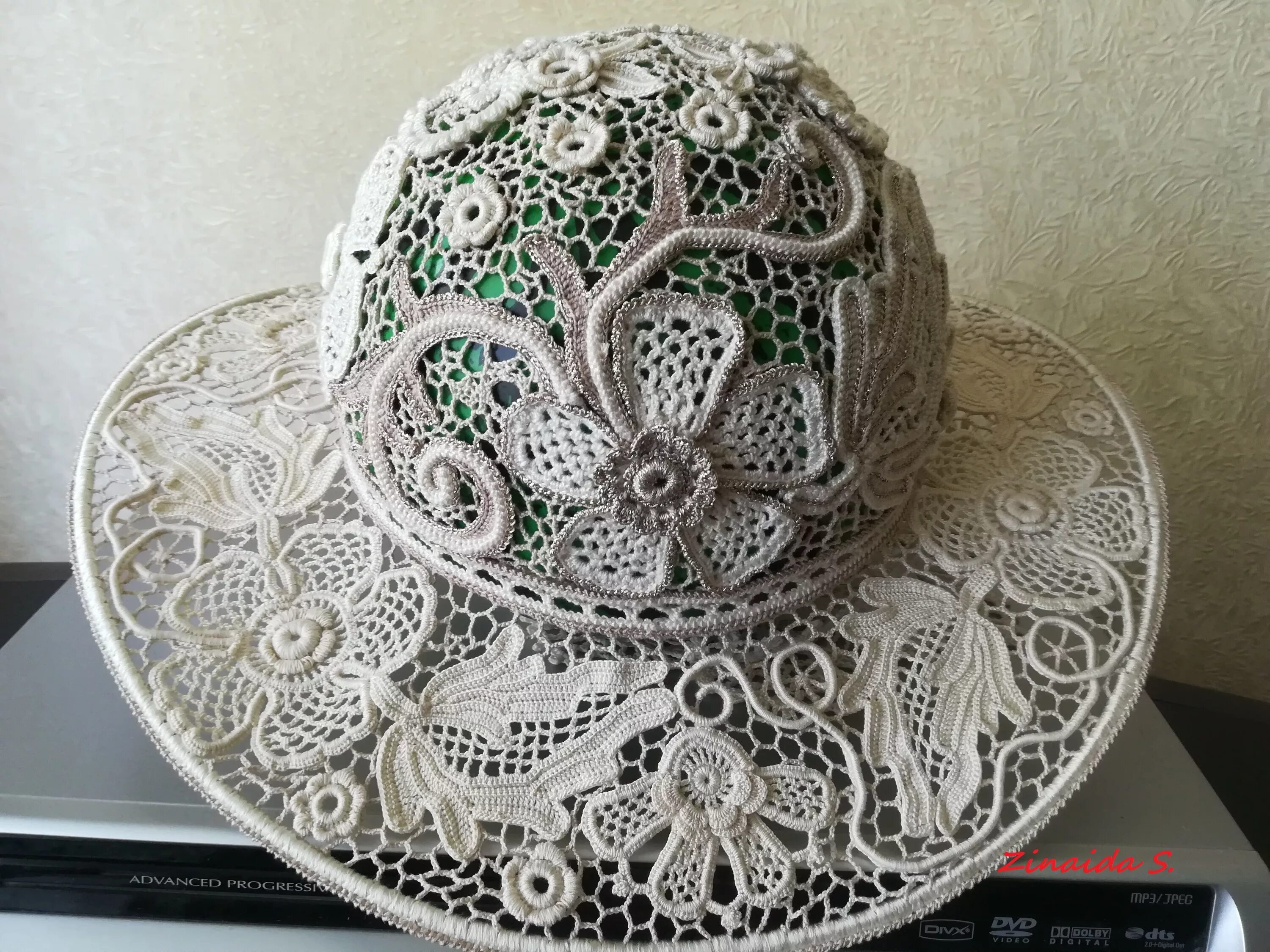 Шляпы в технике ирландского кружева. Свадебные шляпы. Арабески головной убор. Кружевная шляпка. Елецкое кружево головной убор.