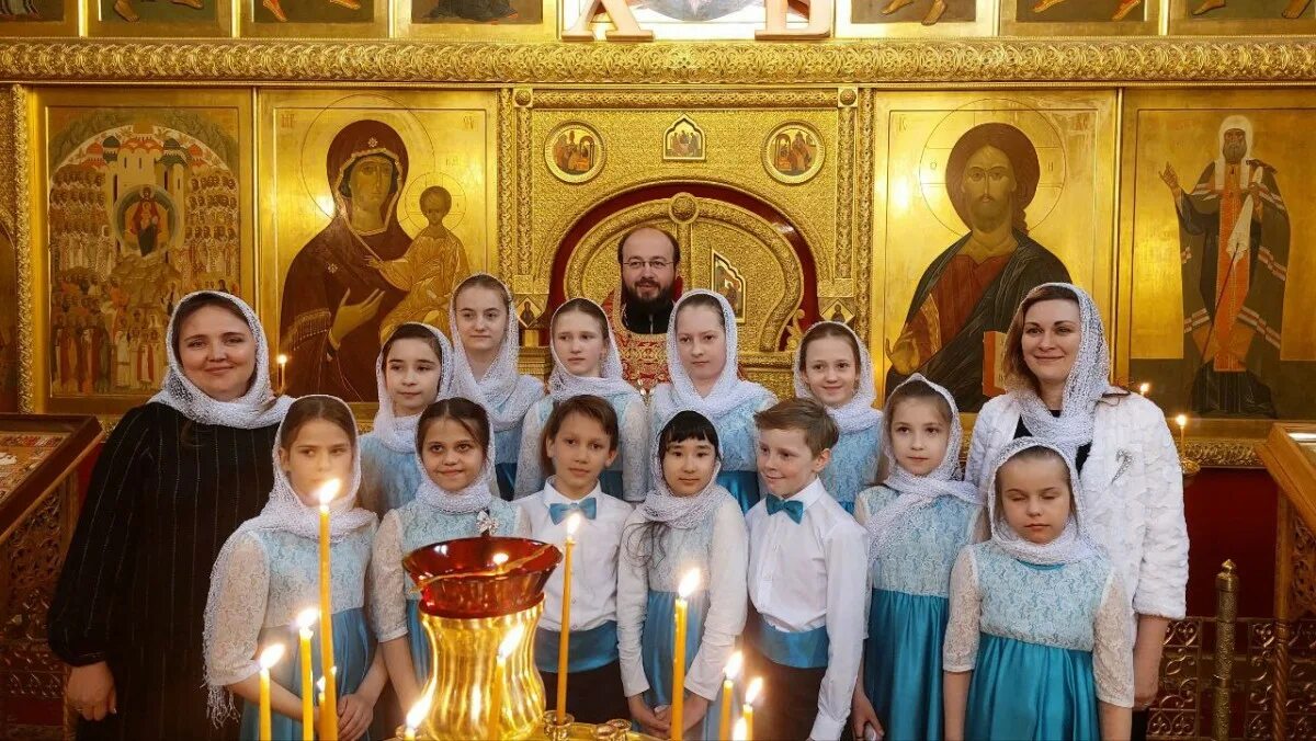 Церковный хор с батюшкой. Литургия для детей. Литургия для детей. Литургия для детей. Литургия для детей.