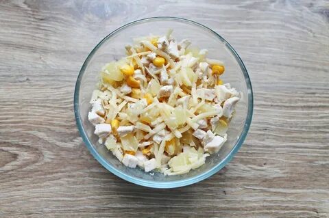 Салат с ананасом курицей и маринованным луком