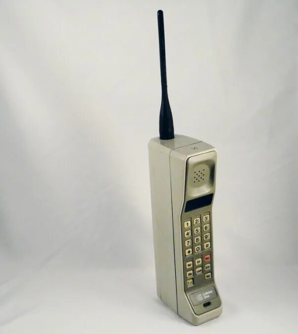 Карманный сотовый телефон. Motorola DYNATAC 8000x 1983 год. Motorola DYNATAC 8000x, 1984. 1g Motorola DYNATAC 8000x. Моторола DYNATAC.