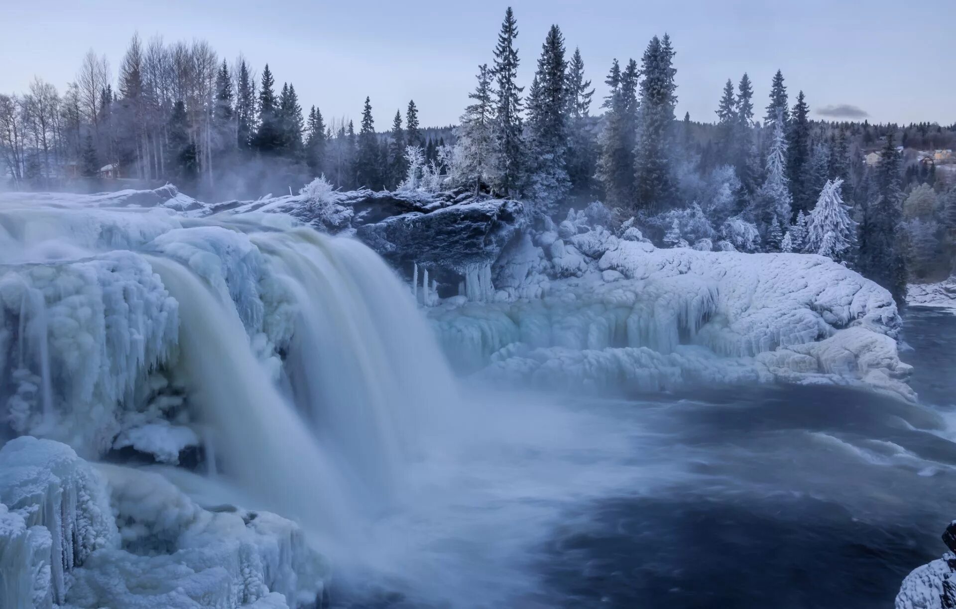 Рускеальские водопады зима. Замерзшие водопады в Карелии. Водопады Ахвенкоски. Водопады Ахвенкоски зима. Зима фото водопад