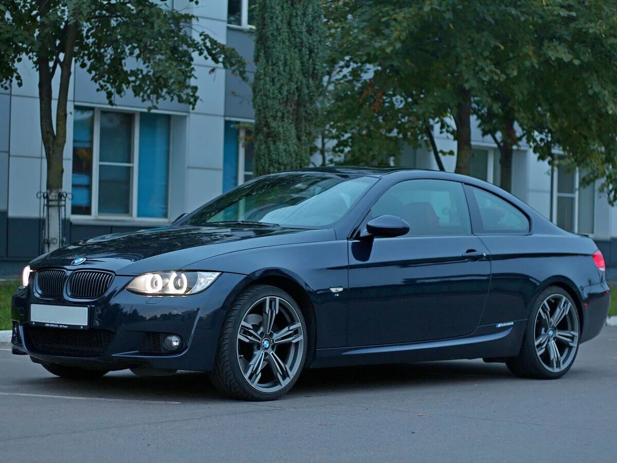 Бмв ру с пробегом. БМВ 325 е92. BMW e90 Coupe. БМВ e90 купе. BMW 3 e90 купе.