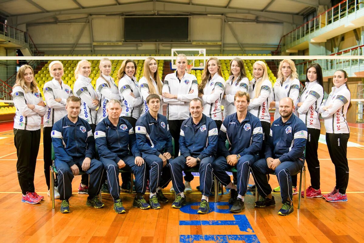 Протон саратов волейбол. Волейболистка протона. Протон состав команды. Женская волейбольная команда протон саратов. Саратовский протон волейбол.