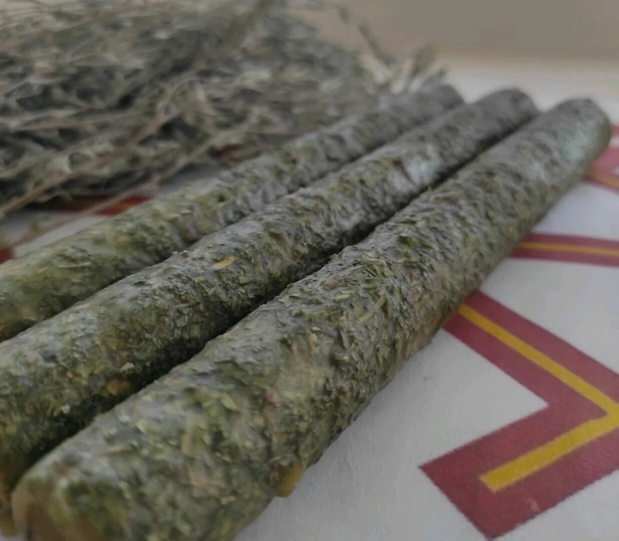 Свечи из полыни для чистки. Свечи из вощины черные набор. Магические свечи с полынью. Свечи с полынью. Свечи с полынью.