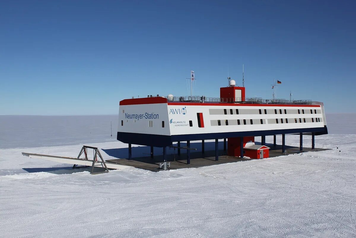 Российские антарктические станции. Полярная станция «Ноймайер III. Ноймайер станция Антарктида. Антарктида Полярные станции. Санаэ антарктическая станция.