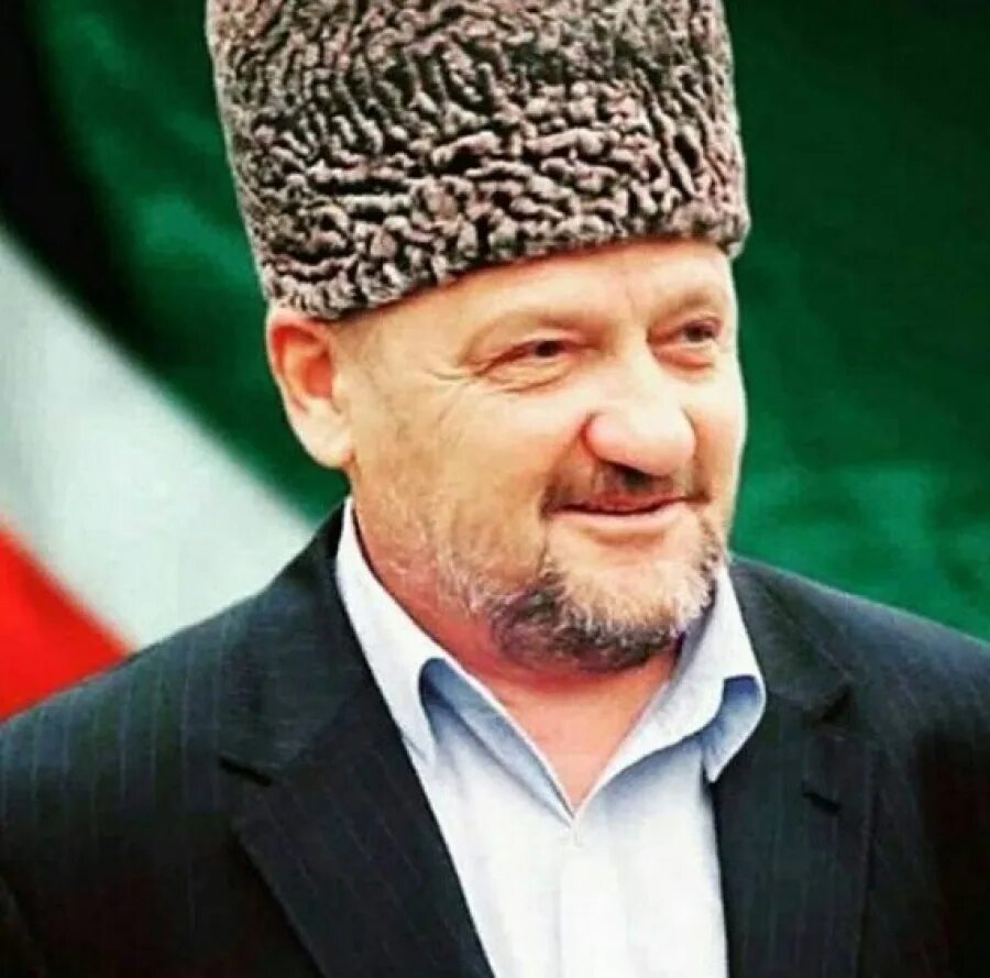 Ахмед рамзан в молодости. Ахмата-хаджи кадырова. Ахмеда кадырова. Ахмата-хаджи кадырова. Ахмат-хаджи абдулхамидович кадыров.