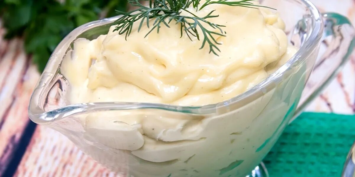 Калинина наталья рецепты майонеза. Соус майонез. Домашний майонез. Домашний майонез на желтках. Майонез из желтков.