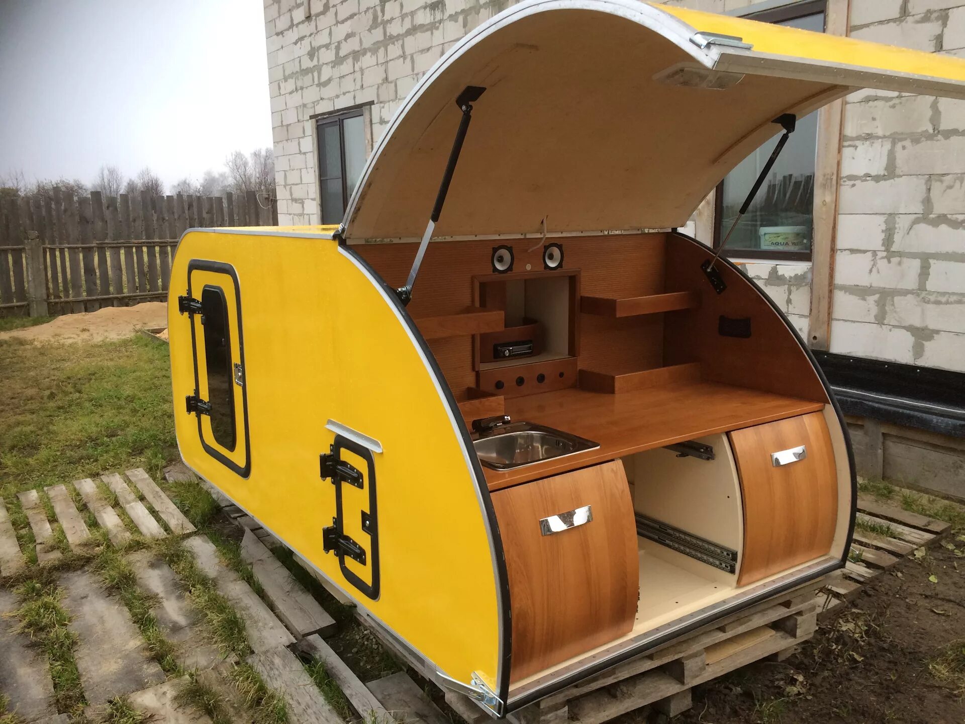 Прицеп капля пилигрим. Прицеп капля автодом mink. Прицеп капля. Прицеп капля караван. Прицеп капля.