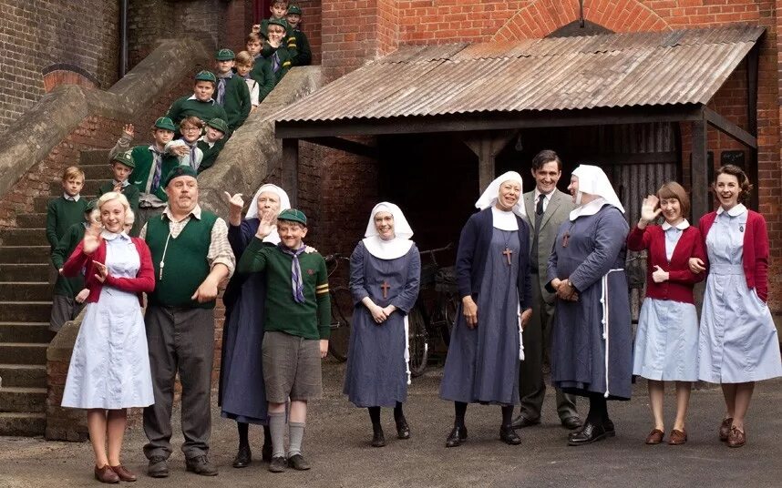 Вызовите акушерку 1. Вызовите акушерку call the midwife. зовите акушерку барбара.