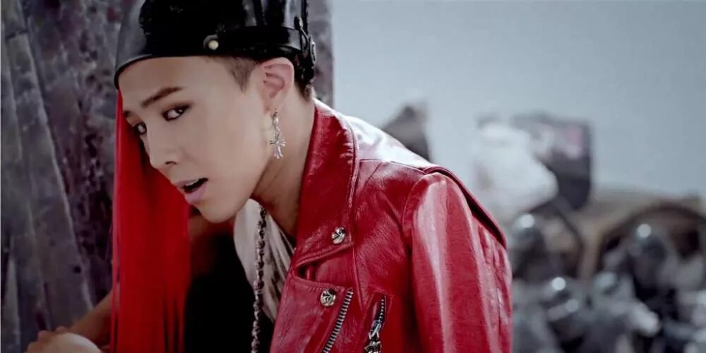 Bang bang клип. Big Bang g-Dragon с длинными волосами. G-Dragon Фантастик Бэйби. G-Dragon из BIGBANG. G Dragon 2023.