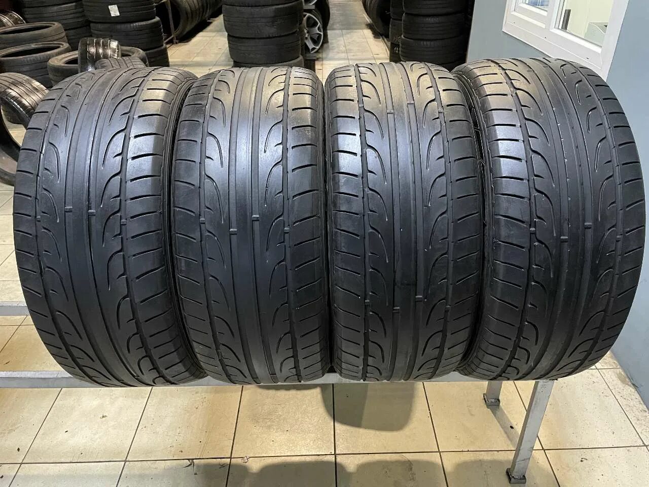 275 40 r21 купить. Dunlop SP Sport Maxx. Резина 275 40 21. Резина 275 55. Износ шин из-за баланса.