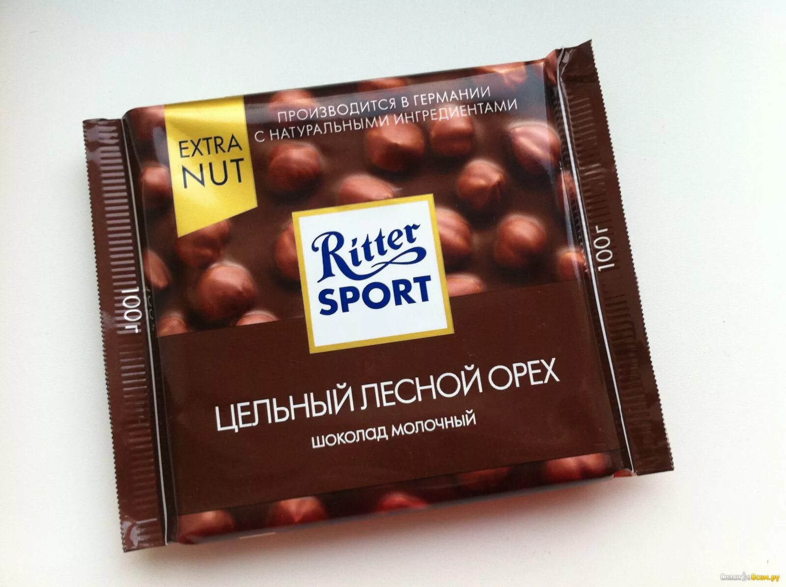 Шоколад орех ritter sport. Шоколадки Риттер спорт с цельным орехом. Шоколад Ritter Sport молочный с цельным лесным орехом. Риттер спорт шоколад молочный с цельным. Риттер спорт цельный Лесной орех темный шоколад.