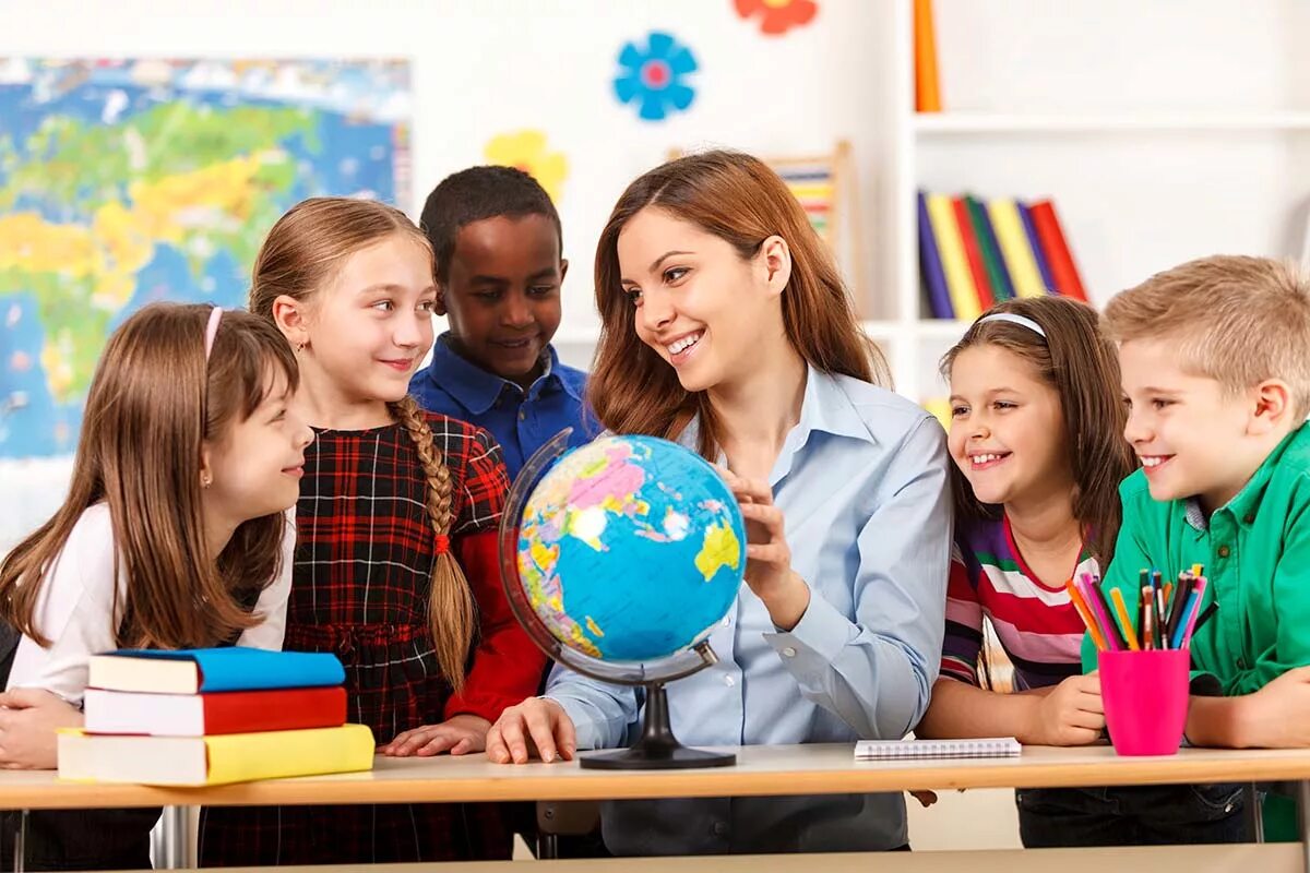 счастливые подростки. студенты. народ учитесь. смерть буржуям врагам нации. народы россии.