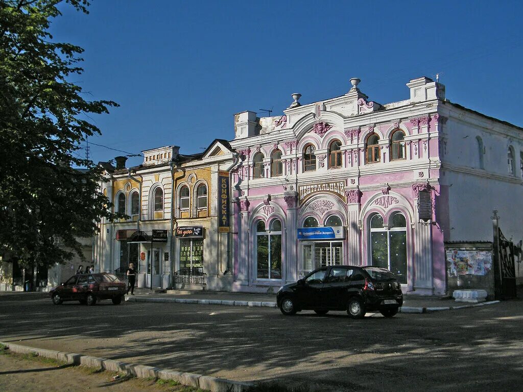 В городе чистополь. Чистополь архитектура. музей уездного города чистополь. чистополь татарстан. чистополь красивые здания.