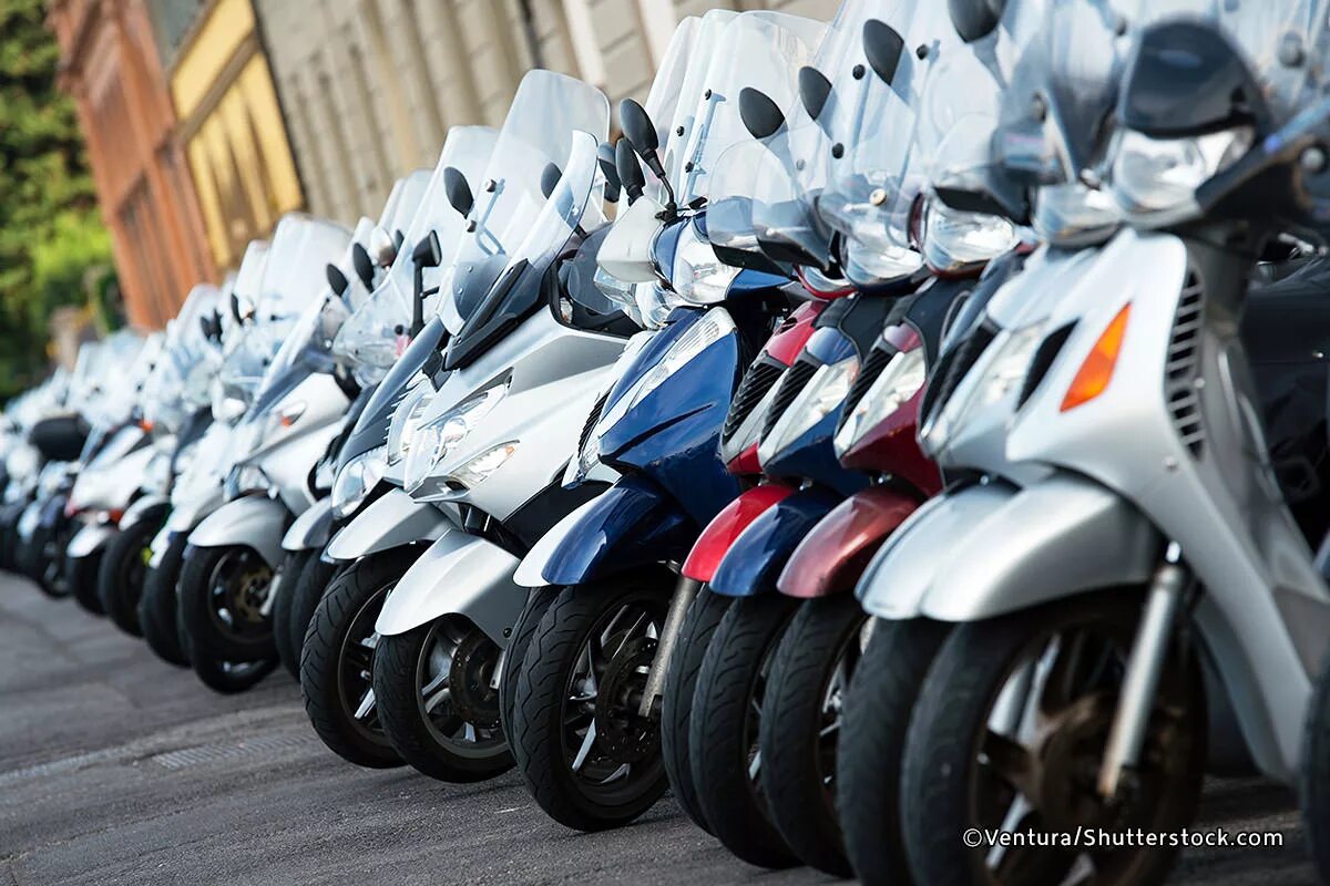Мотоцикл едет. Rend moto. Регулмото турэндуро 250. Bmw r1200r 2016. Мотоцикл бмв 1250gs.