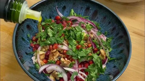Овощной салат с грецкими орехами по грузински