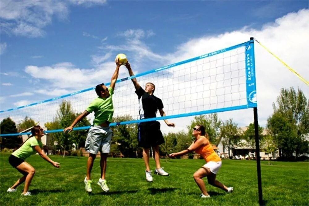 Спортивные игры фотографии. Парк волейбол. Парковый волейбол. Игра в парковый волейбол. Волейбол поле.