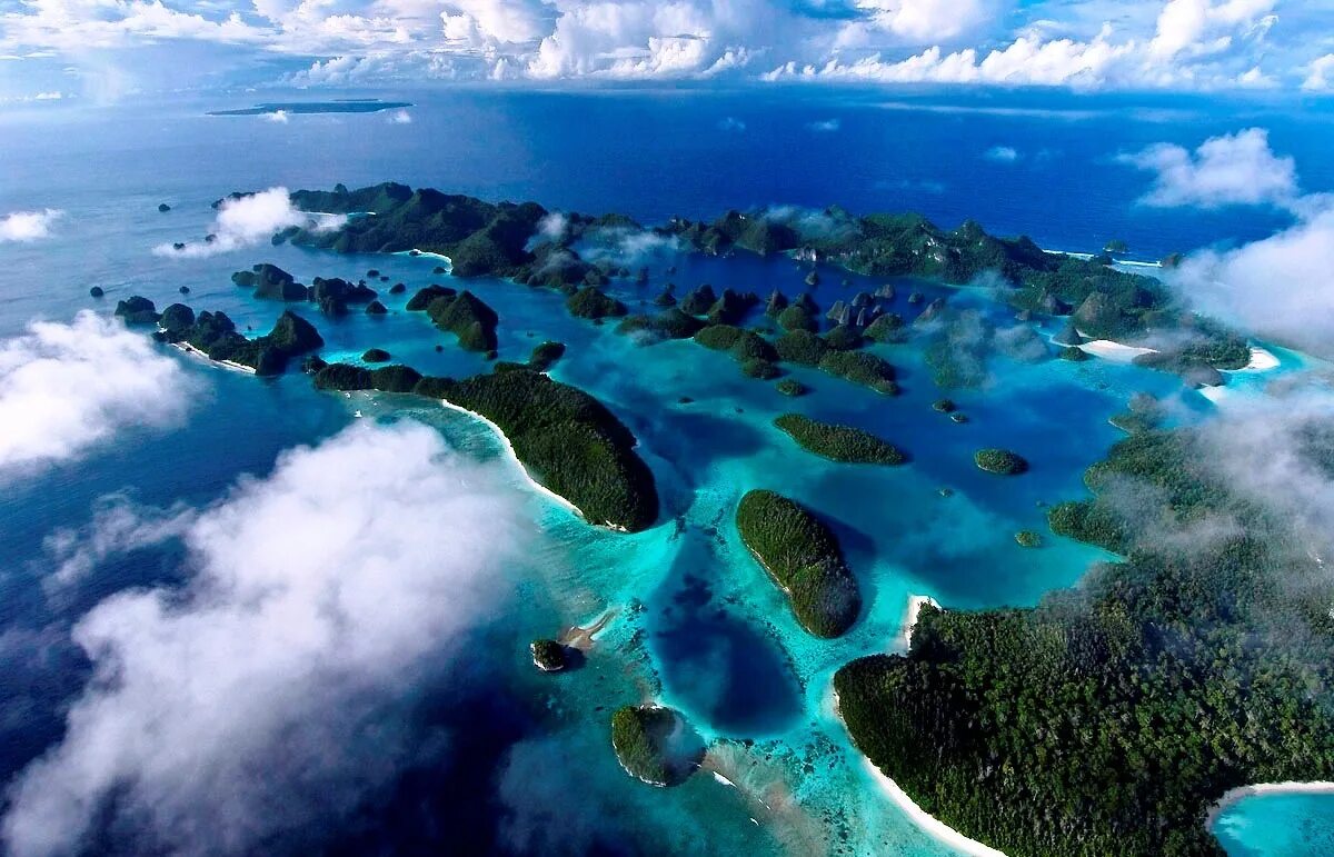 Океан и два острова. Раджа Ампат Индонезия. Папуа. Раджа Ампат. Раджа Ампат, Папуа новая Гвинея. Индонезия архипелаг Раджа Раджа Ампат.