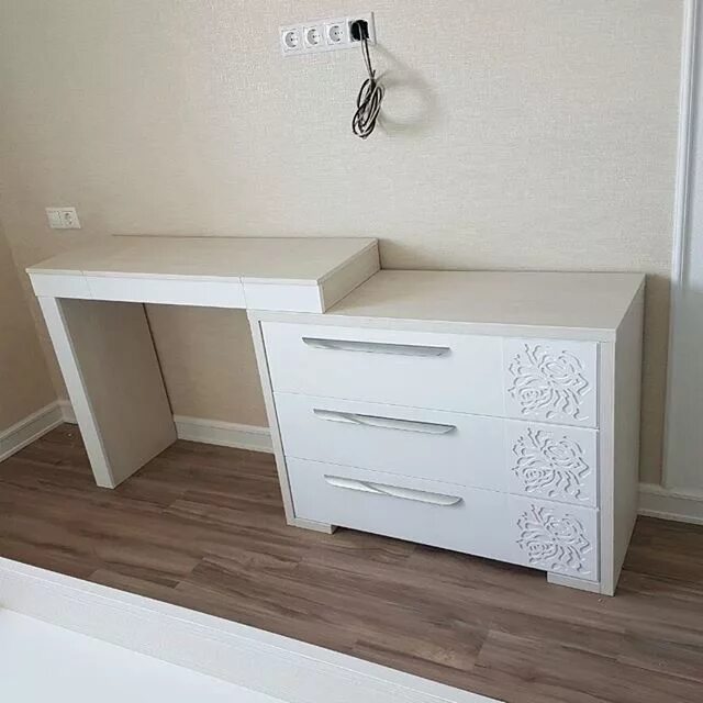 Стол комод трансформер олисис. Комод под столешницу. Комод под столешницу. Комод со столом в спальню. Туалетный столик с комодом.