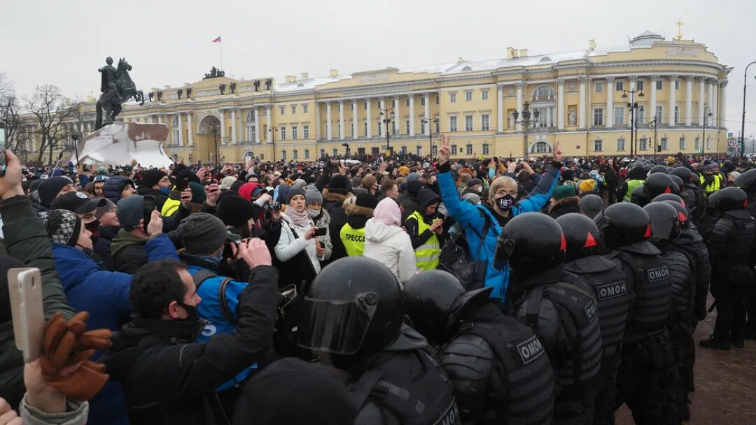 Митинги в Санкт-Петербурге сейчас 2022 года. Протесты в Петербурге. Митинги в сангтпетербуоге. Массовые беспорядки в СПБ. Хлопки в петербурге сегодня