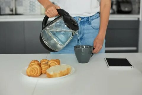 Чем чистить чайник от накипи