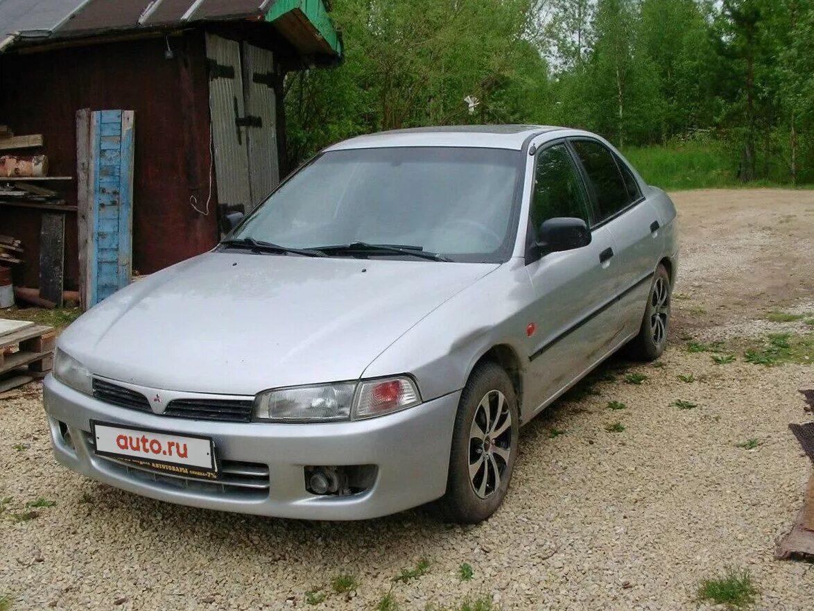 Mitsubishi 96. Mitsubishi Lancer 1996. Митсубиси Лансер 1996. Митсубиси Лансер 1996 седан. Мицубиси Лансер 1.3 1996.