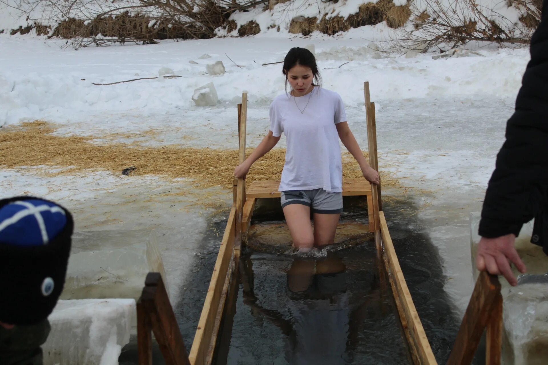 крещение господне окунание иордан. обряд купания на крещение. обряд купания на крещение. крещение господне в иордане. обряд купания на крещение.